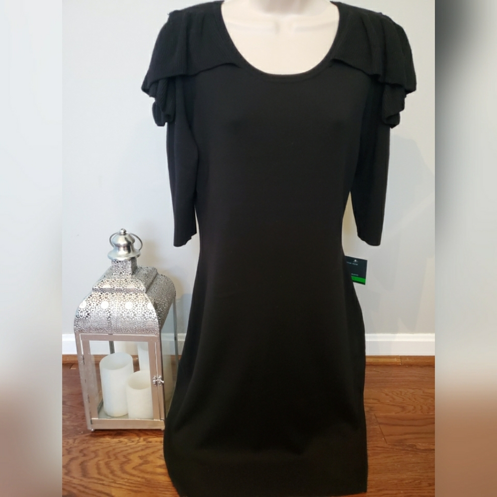 Beautiful NWT Gabby Skye Cold Shoulder Dress L